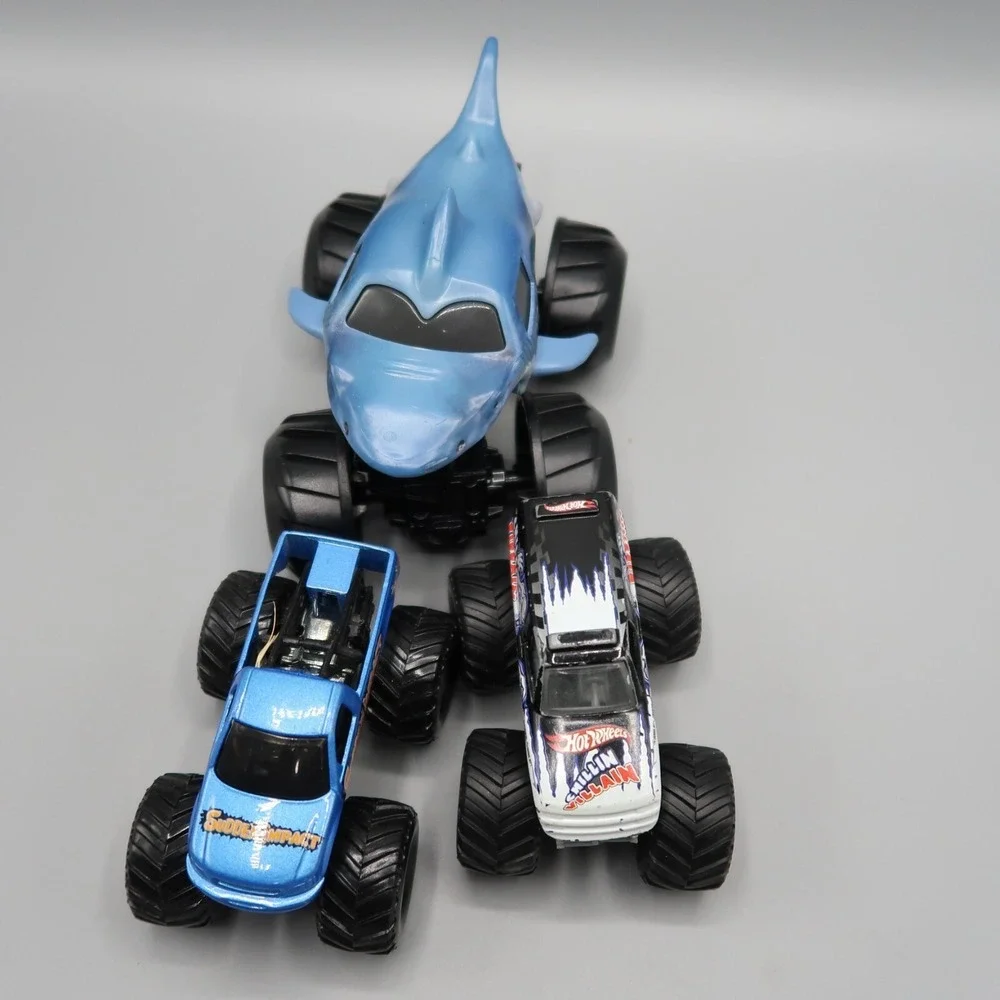 Monster Jam Trucks 1:64 Lot Of 3 Megalodon Chillin Villain Sudden Impact
